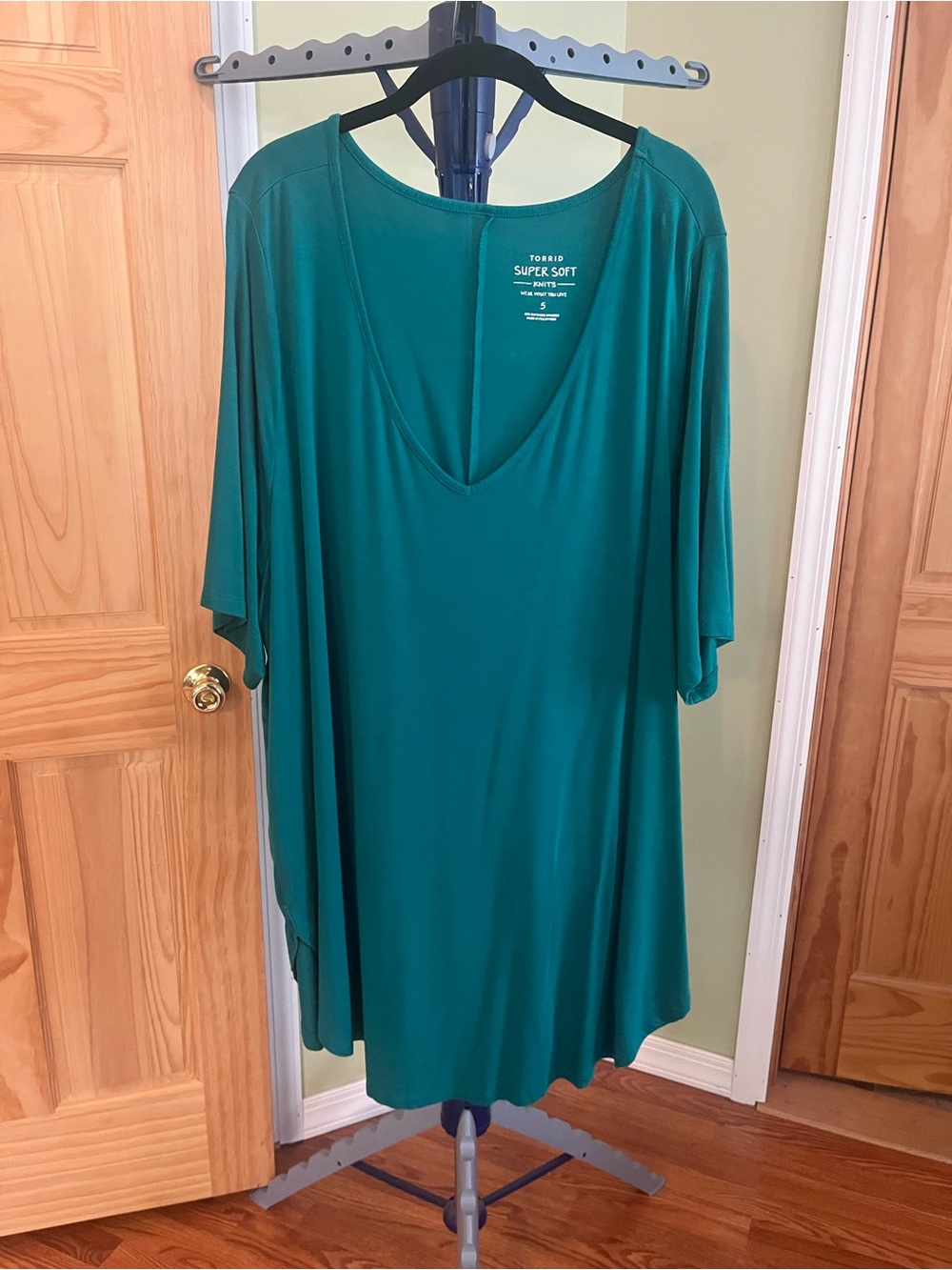 Torrid Super Soft Teal V-Neck Tunic (size 5)